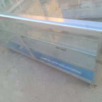 فاترينة • ٢م • نظيفه