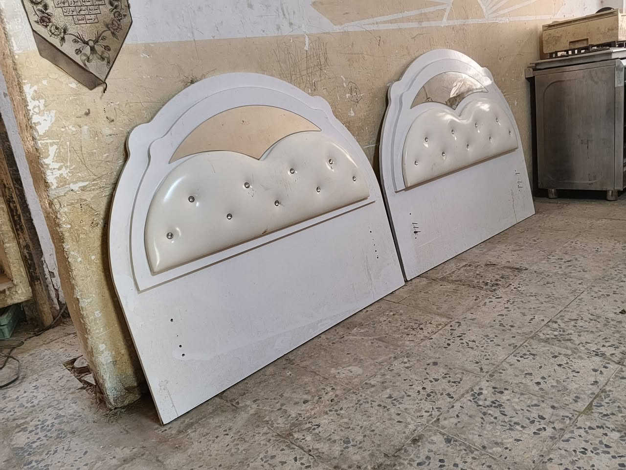 تخم عشر مقاعد تسكام وغراض للبيع بسعر مناسب العنوان بابل الحمزه الغربي الحي العسكري الاستفسار ***********
