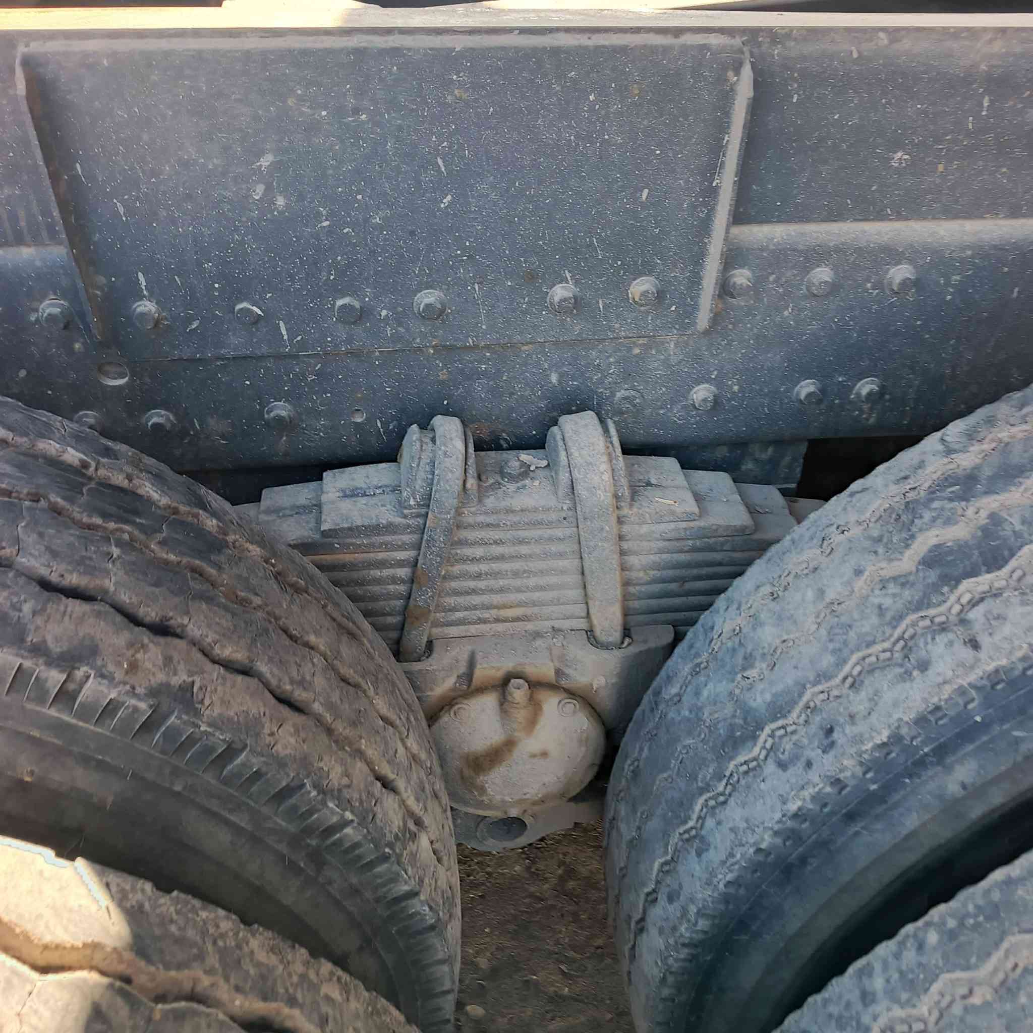 السلام  وعليكم البيع مجموعة رينو جيف 2004 جديدة 
مكان بغداد . تفاصيل علة رقم***********
