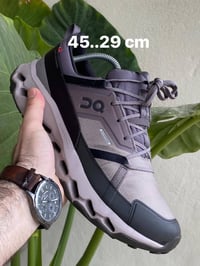 کۆمەلێک پێلاوی بالەی ئەمریکی و ئەوڕۆپی ئۆرجنال ١٠٠/١٠٠ .خاوێنان لە نێو...