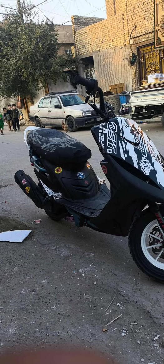 السلام عليكم دراجه ماكس عدله مال لعب دراجه كدام عينك عوزها بس كلج امامي وكابريترها تجاري تاخر بالتشغيل اربع هنادر خمسه سعرها350وبيها مجال كلش بسيط مكاني بغداد قرب جسر البلديات الجديد رقم الهاتف ***********
