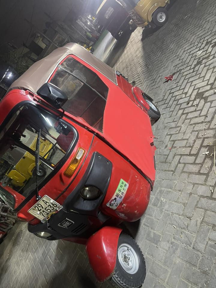 سلام عليكم تكتك موديل2020 تخم تاير جديد مع الاويالة مكان  بغداد مدينة الصدر بسمي تحويل ثاني يوم معمره حزام سعر6500وبيهة مجال رقم واسط رقم تليفون ***********
