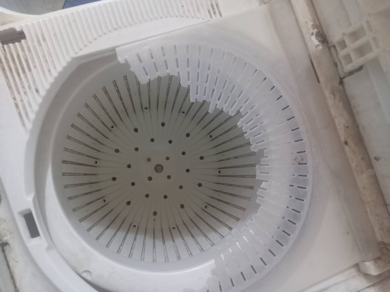 عندي غساله للبيع شغاله مابيهه عطل فقط باب التجفف الجوه مكسوره بس مماثره بشي تجفف وتخبل


**إذا كنت صاحب هذا الإعلان وتريد حذفه لأي سبب، رجاءا أرسل رسالة إلى الدعم الفني**