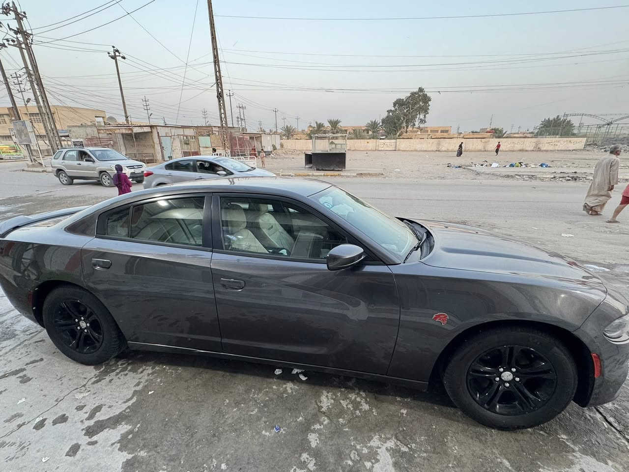 السلام عليكم 
جارجر 2015 كلين وارد كندي لا غرق ولا ضربة رقم بغداد

بأسمي  السيارة نظيفة من دخلت للعراق لليوم على ايدي ممشتغلة خط 

ماشية 118 

مواصفات عادية 

شاشة   صغيرة 

كامرة حساسات 

تحكم استيرن  تشغيل عن بُعد

بيها بارد  فقط 

السعر 185وبيه مجال 

وأي استفسار هذا رقمي ***********

مكان السيارة ناصرية  والشراي بي خير ويدلل
