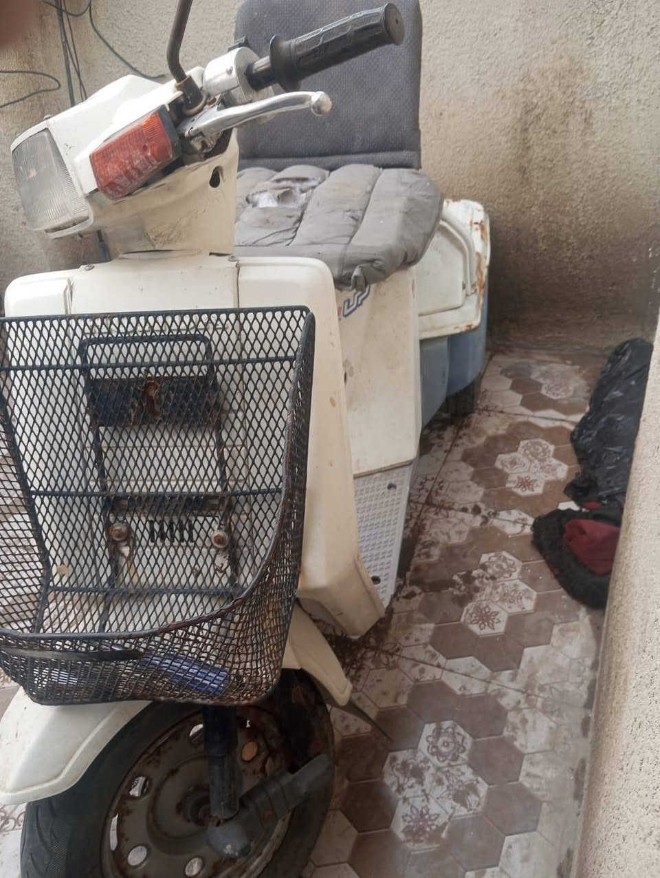 السلام عليكم دراجه للبيع مثل ماطالعه بل صوره بانزين المحرك نضيف  نقص سلف سعر 400 الف ابيع او اراوس الهاتف ***********
