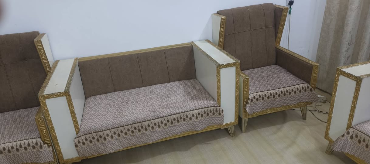 السلام عليكم تخم تسكام عشرةمقعد السعر 175 وبي مجال الاتصال ***********
