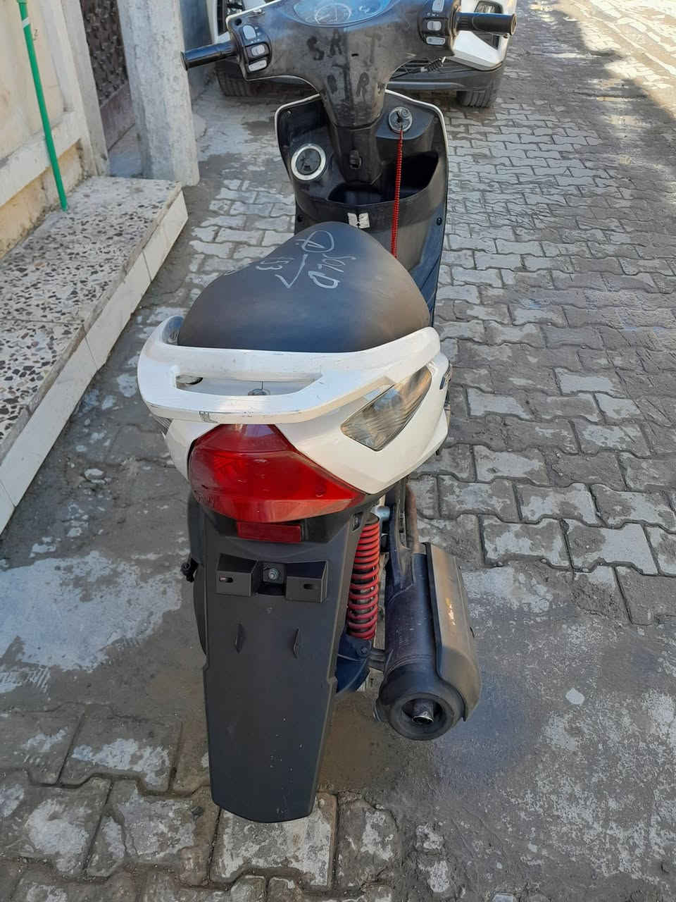 السلام عليكم دراجه ماكس ثعلب للبيع مكينه سلف هندر كهرباياتهه كلله شغاله كفرات حلوة زوج تايرات ابريكات امامي خلفي جديد السكن الحريه الثانيه الاستفسار ***********السعر ٦٥٠ وبيهه مجال
