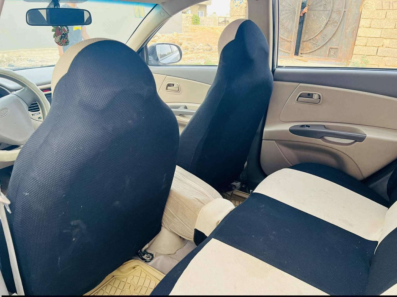 كيا ريو ٢٠١١ جاملقين وباب بدون دواخل 
الاستفسار اتصل على الرقم 
***********
