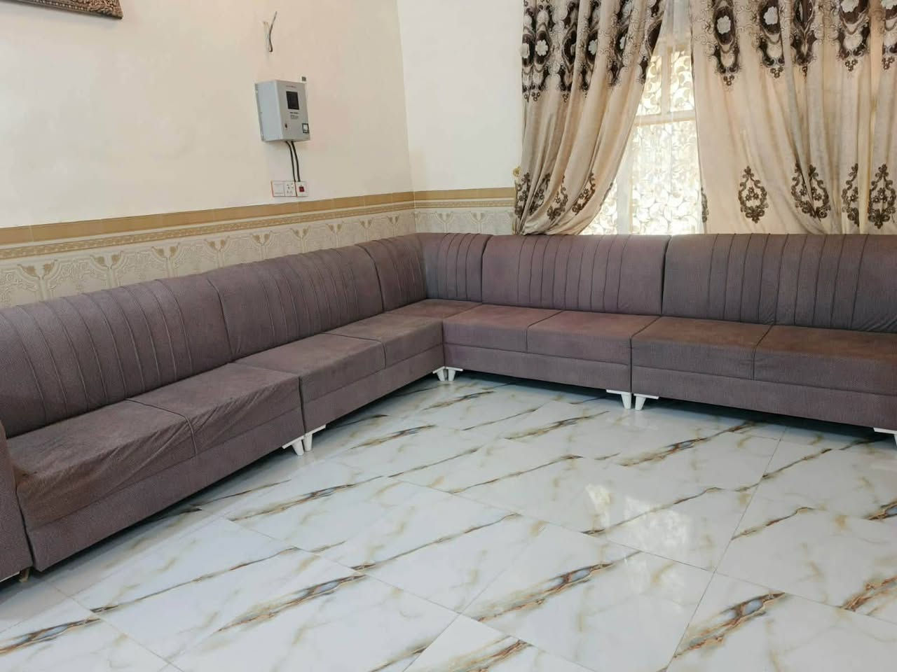 للبيع واحد 14 مقعد ب 400 والثاني 13 مقعد ب 350 المكان الشاميه وهذا رقمي ***********
