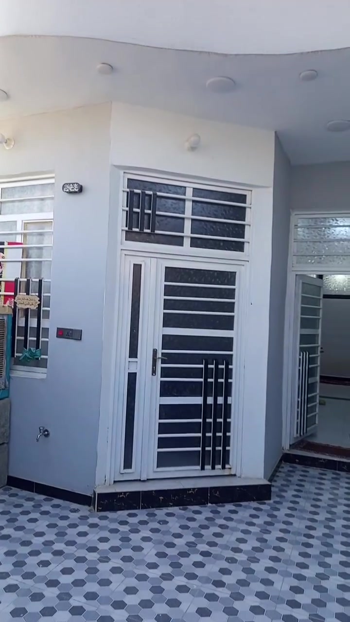مشتمل 125 متر طابو زراعي سند 25 في الخالص حي شمر مجاور حي الزهراء قرب فلكه مصطفئ جواد مدخل المنطقه كبال بانزين خانه الزيتون بناء 2025 طابقين يحتوي الطابق الاول عل كراج سياراه وستقبال ومطبخ وصاله ومجمع صحي خارجي وداخلي وغرفه نوم وترك خلفي والطابق الثاني يحتوي عل غرفه ومجمع صحي وصاله البيت بي سطحين بناء متعوب عليه  للستفسار اتصال عل الرقم *********** بي واتساب

