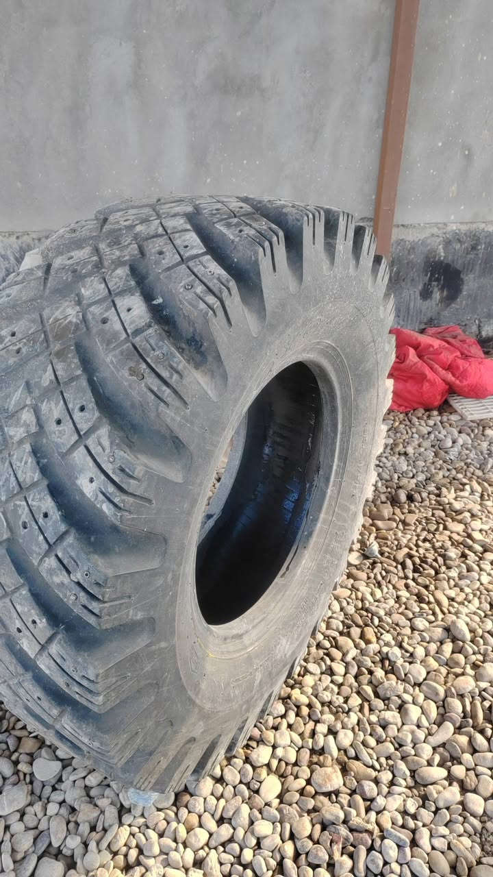 تايرات حجم 17 /5 /25 ياباني مال 70 للبيع ***********
