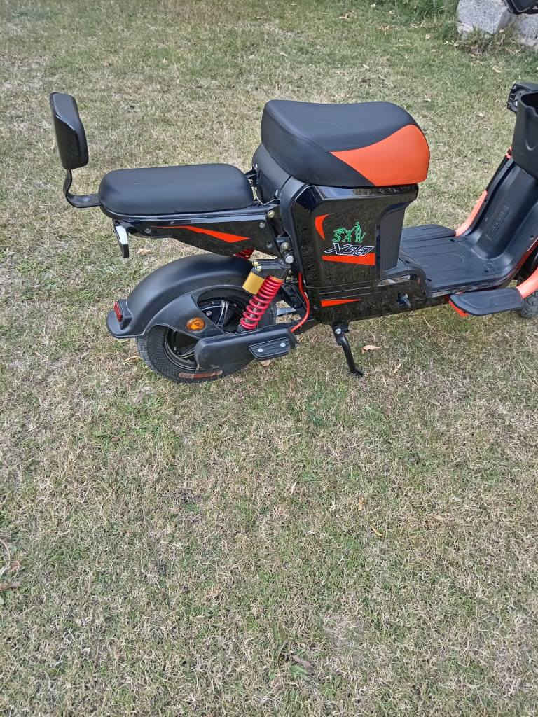 السلام عليكم دراجه شحن X900 الموديل ٢٠٢٦ الدراجه حلوه وجديده صار شهر تقريبأ من طلعتها من الوكيل لون اسود الدراجه ما بيها شخط واحت المواصفات بصمتين وسويج شاشه كبيره بلوتوث سماعات خمس بطاريات البطاريات جديدات شرط الفحص الملف 1200 بيها نضام الرجوع الئ الخف ومثبت سرعه الدراجه اربع نمر السرعه الحقيقيه ٦٥ بعد بيها هواي مواصفات سعر الدراجه 550 الف وبيها مجال مكان الدراجه كربلاء الحسينيه الرقم *********** استفسار
