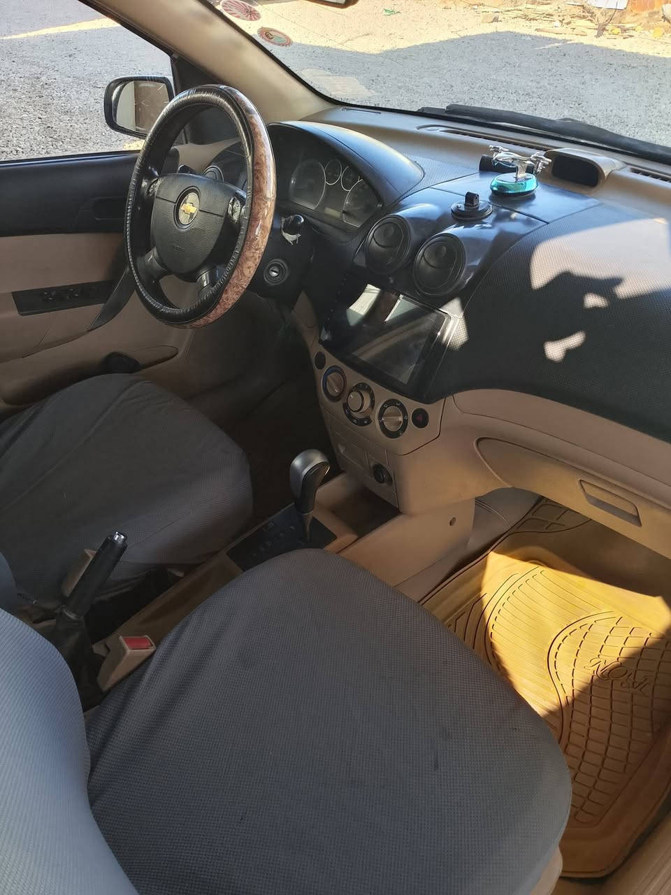 افيو 2011 للبيع
السلام عليكم هاي السياره شوفت عينكم كشر وداخل 
كهربائيات كامله 
محرك كامل لاتنقيص ولا تبخير 
كير كامل 
السياره فقط حداديه بسيطه يعني درايم يطكطك وتبديله ميكلف 40 ولكل تعرف بس اني ما مبدله لان يمشي انتضره يستهلك وابدله 
المهم السياره باسمي تحويل شوكت ميعجبك احولك  مكان السياره بابل السعر 68  رقم تلفوني *********** وبي واتساب
