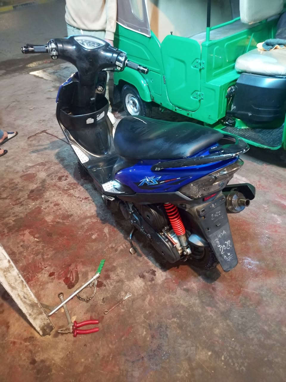 دراجه خير من الله مكفوله مكينه كهربائيات كلها شغاله دراجه شلعه ومعدل بيه كلجات امامي وخلفي رياضي ولكلجات البلاديات موجودات وصالنصه fmرياضي ولبلادي هم موجوده دراجه بيهه ملاحضات بصيطه 
1.كفرات تجاري 
2.كابريتر تجاري ولاكن خوش نوعيه 
بدون اوراق .......
السعر 850 وبيهه مجال حگ الجيه 
العنوان بغداد الحسينيه 
ممتواجد فيس رقمي 
***********
واسف لو طولت عليكم
