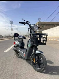 دراجه للبيع كلش نضيفه صار يومين من اخذناههاا وبطاريات جدد بل فلين  سعر...