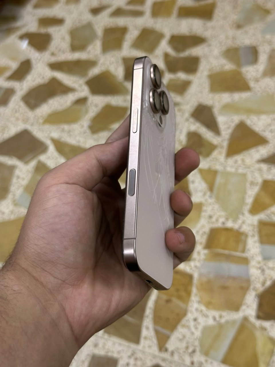 سلام عليكم 
بسبب الوعود الكذبة ياخي رجاءاً رجاءاً اذا مو شراي ليش تكلي احذف المنشور والله الليل ما نمته من المغثة فوگ ال30 واحد خابرني عليه وكتله مبيوع اخر شي تكلي ها مو عبالي برو ماكس مو برو ؟ على العموم اسف على الاطالة 

ايفون 16 (برو فقط مو برو ماكس)
ذاكرة 256 
مكفوللل كفاااللة عااااامة ما عدى الضهر 
الجهاز على ايدي اول ما نزل اشتريته بمليون و850 الف 
كارتونه ضايعة بالبيت
بطارية 89 البارحة نزلت عندي مشحون 660
الجهاز محافظ عليه بشكل مو طبيعي شاحنه ما اخلي الا اصلية ودائماً بلزكة وگفر ، السعر مليون قفل قفل قفل لا اتعبك ولا تتعبني عجبك على راسي ما عجبك الكلمة الطيبة صدقة ،،، *********** البياع
