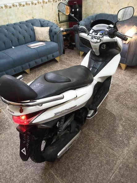للبيع دراجه pcx ياباني الاصلي نوزل خطين ستان كهربائي حساس ازدحام دراجه جديده  حساس شلعه معدل خير من الله دراجه تتعب تكول جديده مال جناي  مكان بغداد الكرخ السعر مليون و 300وبيهه مجال والاستفسار *********** بغداد
