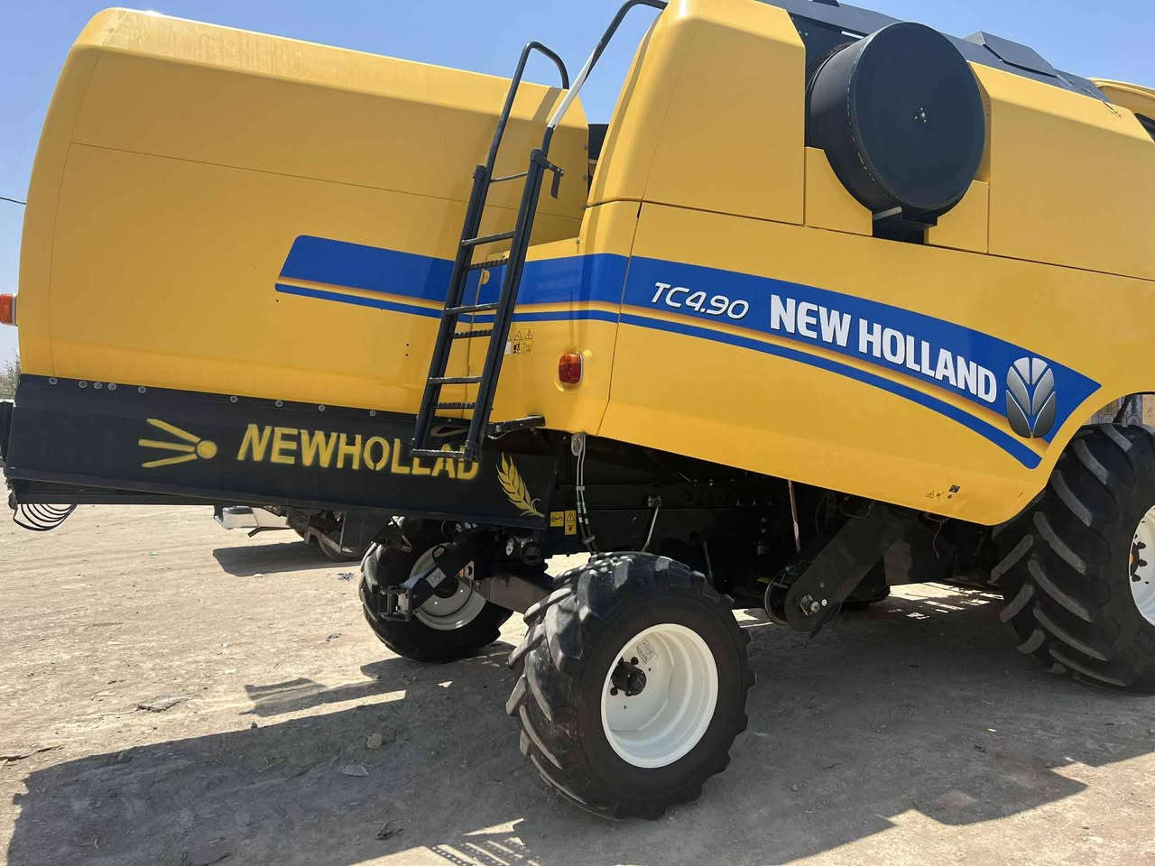 للبيع حاصده موديل 21 مشتغله 2500ساعه رقم اربيل بسمي تحويل مباشر 
***********
