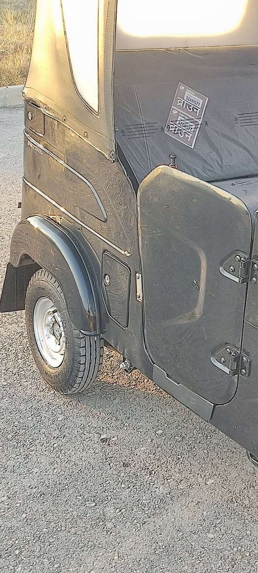 اعيد النشر بسبب الوعود الكاذبة السلام عليكم تكتك موديل 2022شهر 10بيه طخه بسيطه كد 3اصابع ما مصلحه تكتك خير من الله ما ناقصه شي تخم تاير جديد قبل اسبوع شديته مكاني بغداد سعر 9وبيه مجال ***********
