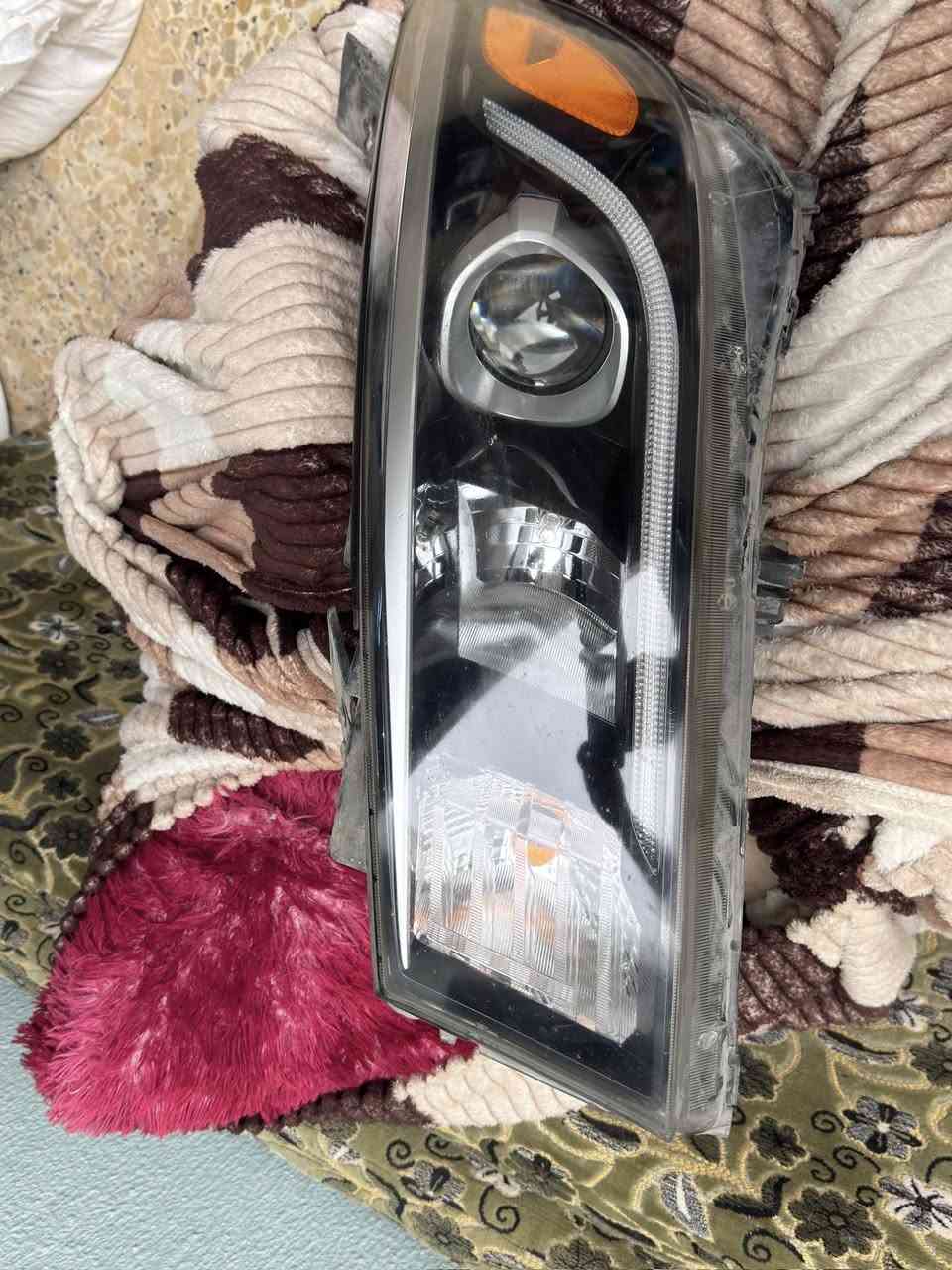 السلام عليكم زوج لايت سيدونا مديل 20 ليمين وليسار نضاف وزوج مريات يمين ويسار ام اشاره 
وشفط ***********
