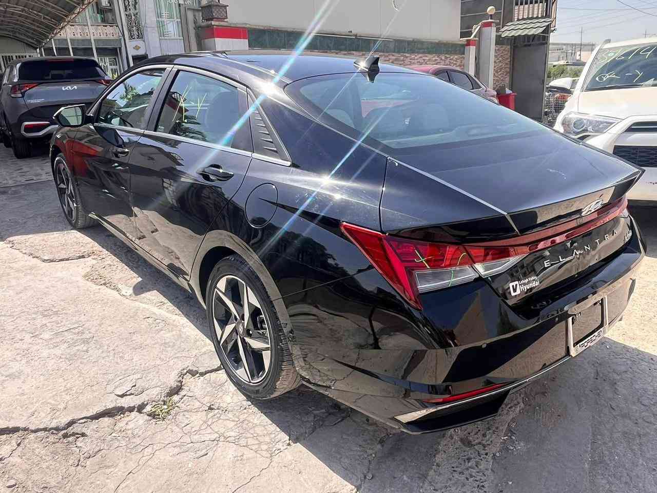 السلام عليكم..
النترا هايبرد موديل2023  خصوصي لون اسود
 أعلى فئة لمتد وارد أمريكي
بدون دواخل وصور الحادث منشورات
🚗 وارد أمريكي دخول جديد – رقم بغداد باسمي – تحويل ثاني يوم مباشر رقم بغداد 
هزه جديده يوم 6/23
سنويه ل 2030
✨ أهم المواصفات:
🔑 دخول ذكي + تشغيل عن بعد
☀️ فتحة سلايد روف
👋 إنارة ترحيبية بقبضات الأبواب
📦 صندوق ذكي يفتح عند الاقتراب
🛡️ رادارات 360 درجة + نقاط عمياء
🛣️ نظام المحافظة على المسار + قيادة ذاتية
📱 شحن لاسلكي + حساسات خلفية
💡 لايت أمامي 3 عدسات زينون + بك لايت LED متصل
💺 كشنات جلد داخال ابيض ملكي 
🧠 خزن ميموري لمقعد السائق (2 وضعيات)
🔥❄️ تبريد + تدفئة للمقاعد الأمامية
🌈 إضاءة داشبول متعددة الألوان (ambient light)
🖥️ شاشة معلومات كبيرة + عدادات ديجيتال
🔊 نظام صوتي Boss بـ 8 سماعات
🅿️ أوتو هولد + هاند بريك بصمة (finger brake)
⚙️ 3 وضعيات قيادة 
بدون صبغ 
بدون ايرباك
السعر...: 160 ورقة
الموقع: بغداد
للاستفسار ***********
