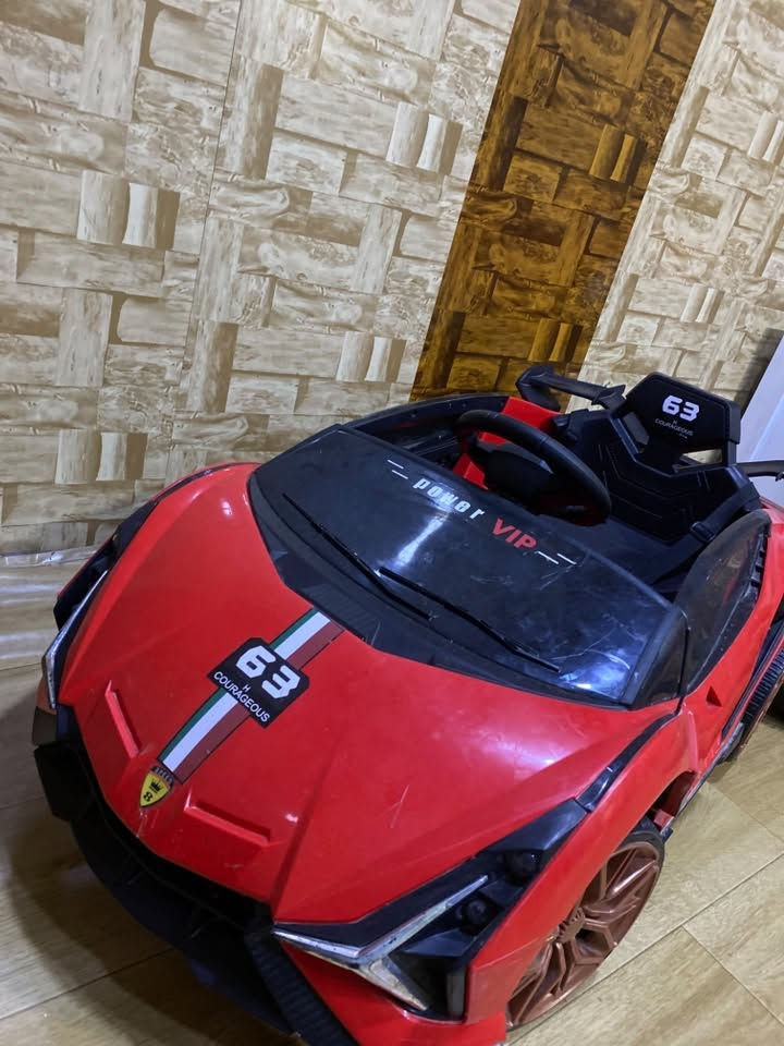 سلام عليكم عندي سياره  اطفال باله اوربي كلش اصليه تخبل اشتريتها ب ٩٩ اريدها ٦٥ وبيها مجال قليل كلش سبب البيع ابني مايعرف يدوس البانزين بعده صغير . شاحنتها وبطاريتها جدد موجودات وياها لسياره زلغ مابيها جديده 
مكاني البصره الموفقيه
***********
