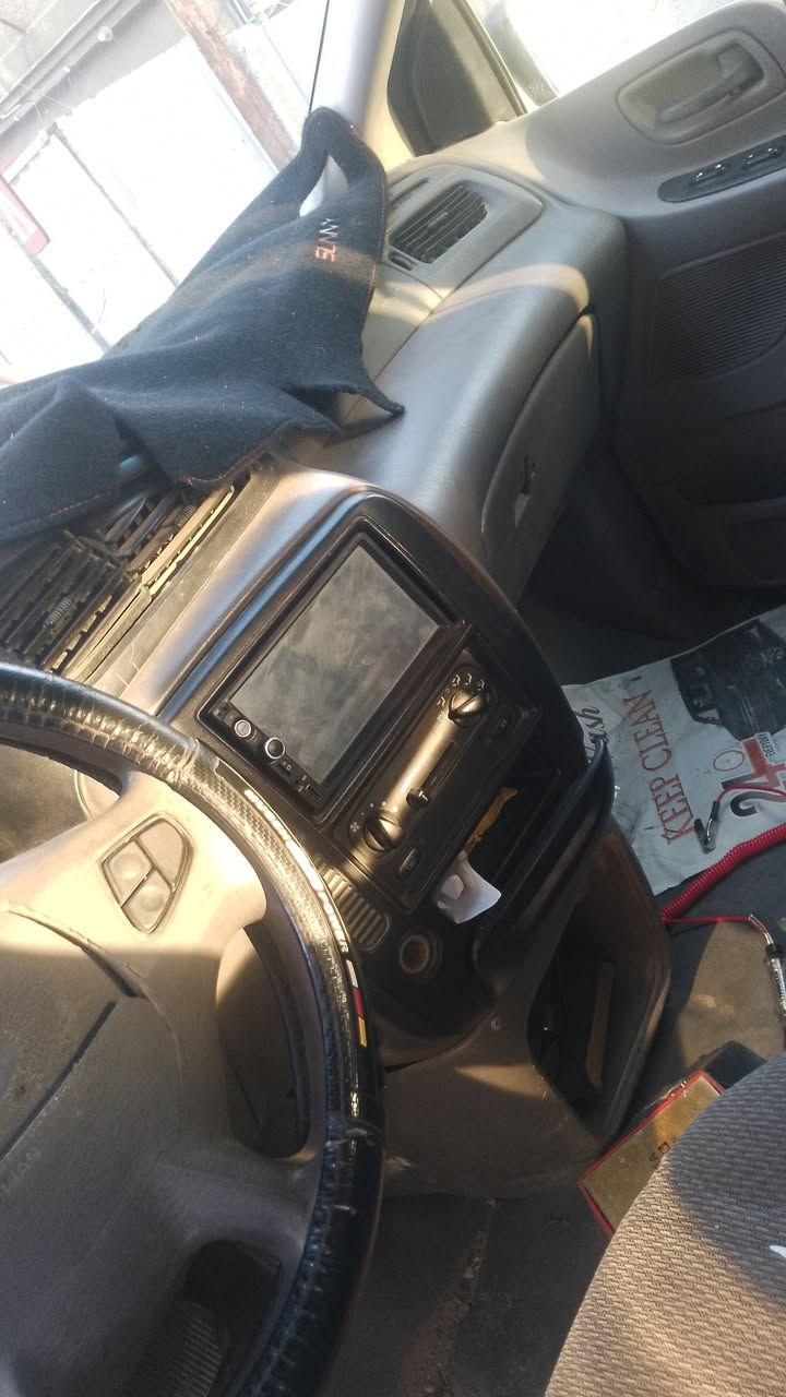 سياره ار بي 30 ورقه وبيها مجال.***********
