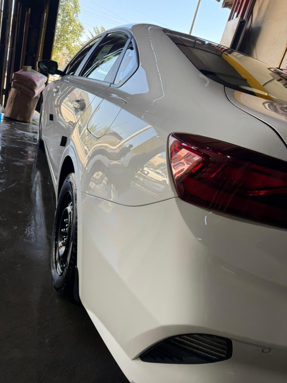 السلام عليكم 
سيراتو مديل 24 السياره مواصفات عاديه 
مكينه 2000
السياره ماشيه 28 الف 
السياره كفاله عامه معده بارد باب الصدر 
والباقي كفاله عامه 
الاستفسار الاتصال عل الرقم ***********
مكلف بنشر
السعر 176 وبيه مجال
