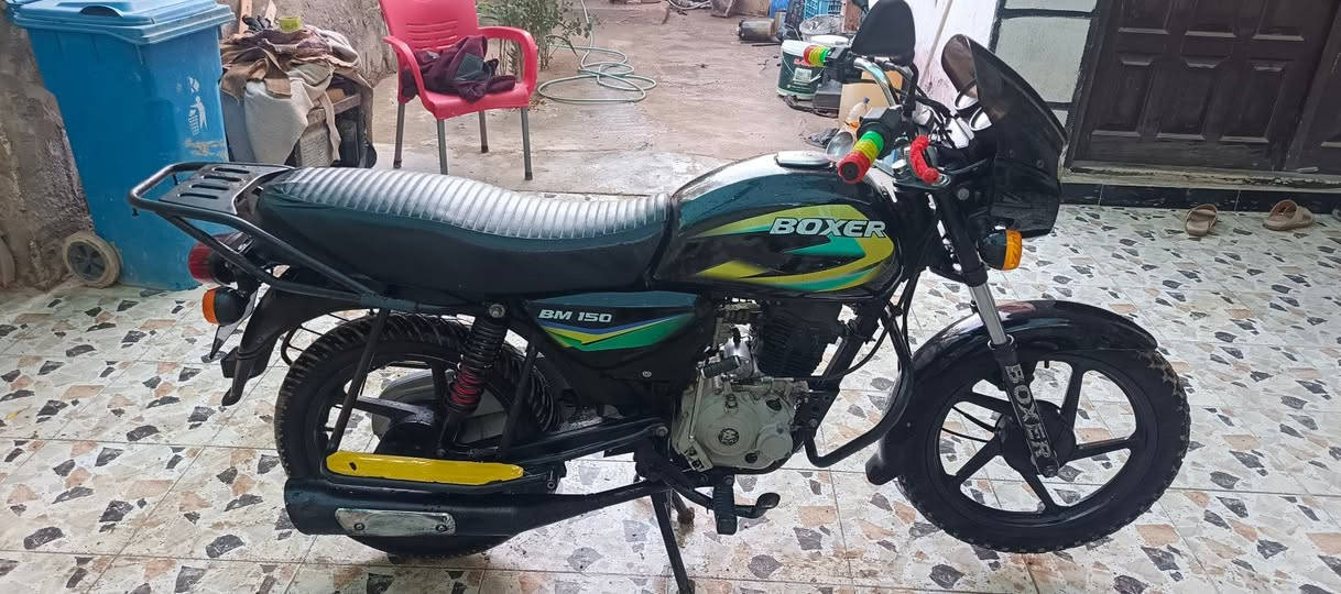 بوكسر موديل 21 دراجة نضيفة اوراق كاملات مابيه اي نقص سعر مليون و١٠٠ وبيه مجال للشراي مكاني بعقوبة كاطون الرحمة قرب تقاطع القدس موجود ع خاص او اتصل***********
