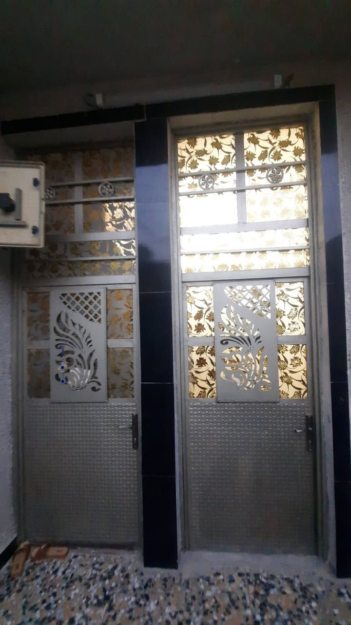 يالله السلام عليكم 
دار لبيع بيت١٠٠ متر وجهة ٥ ونزال ١٠ قرب اسواق ادم فرع دلالية السلطان
بيت بناء حديث بيت عالي عن الشارع نص متر  بيت دوانيه ٥×٤ 
وغرفه ٥×٤   بيت  ٣متر ٢٥ سانتم علات البيت   ستاير ٢ونص عاليات وملبوخات بيت كامل فول  معه البيت سبلت ٢طن ومغسله وكونتر وسنك كامل تركي  كامل وطباخ وكيزر وثلاجه مغسله خارجيه وماطور 
 رقم الهاتف ***********  خاص ما جوب تصل وتدال
