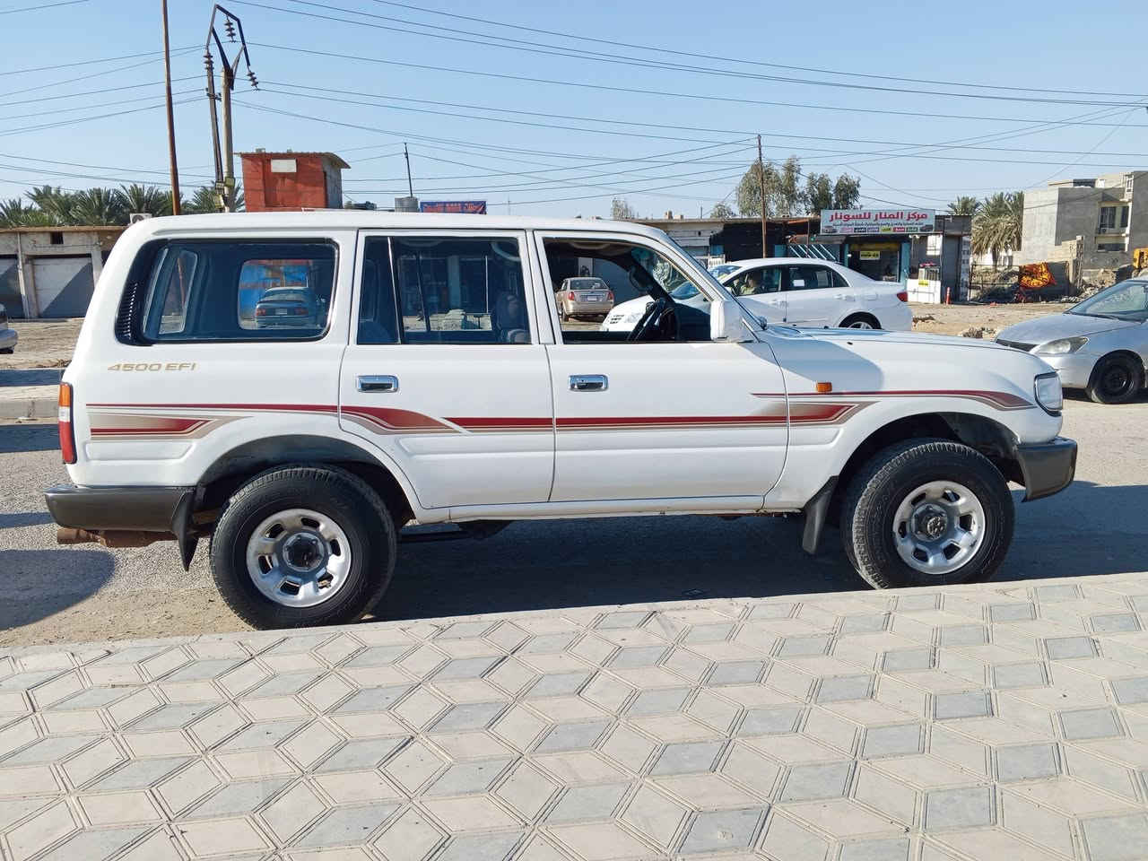 سلام عليكم سياره لاندكروز موديل94 سياره دبل تانكي تخم تاير جديد صدر جديد تبريد ثلج سياره ماناقصه شي من دعاميه للدعاميه مكينه 6سلندر 4500 كير محرك بشرط سنويه جديده لسنه2031 رقم جديد سياره بسمي تحويل مباشر بأي وقت المكان ديالى الخالص
للاستفسار الاتصال 
***********

***********
