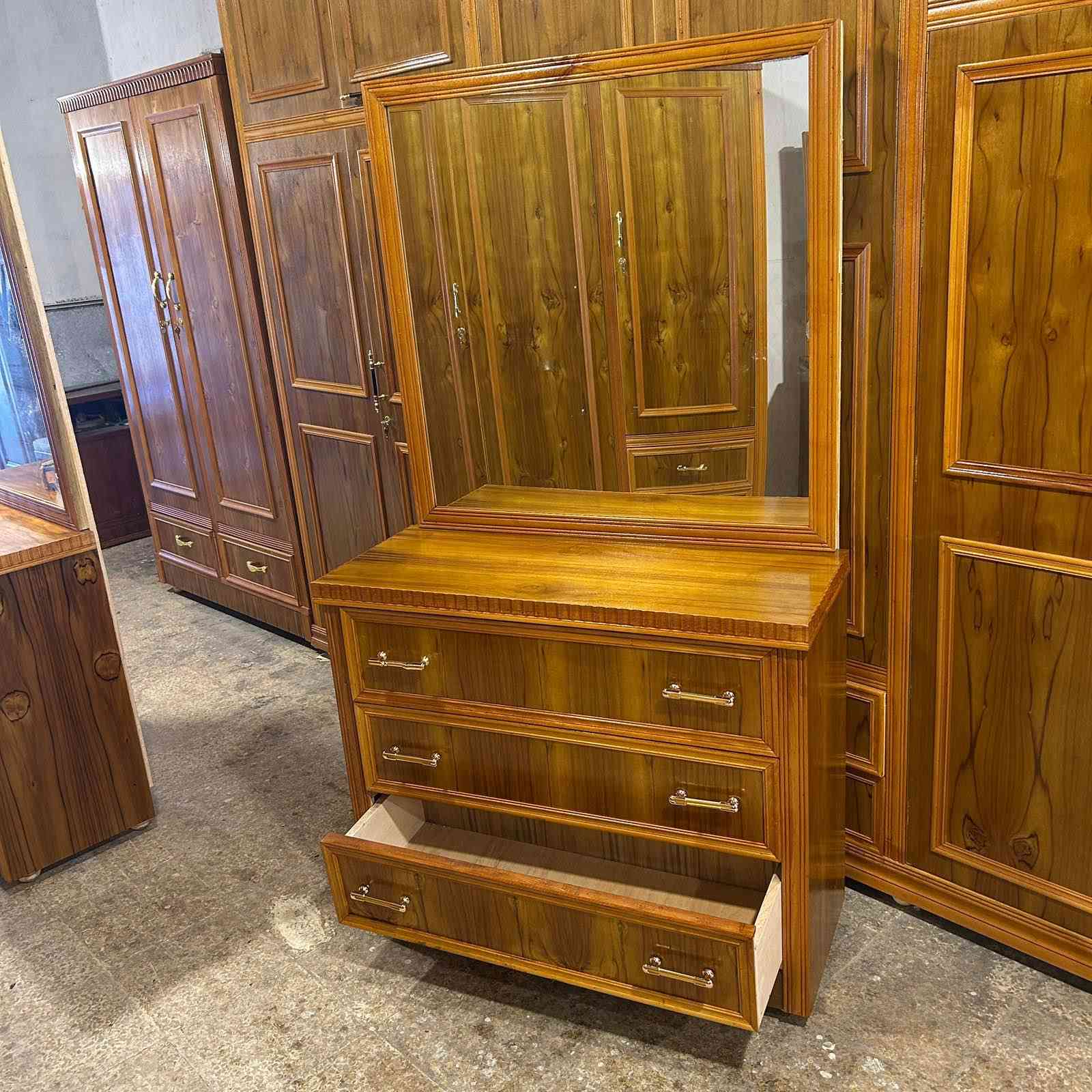 ميز تواليت للبيع جديد✨✨🛎🛎
صاج زان 🪞5 ملم فصال كلاسك عرض متر شغل توصي ثقيل منهوض عن الكاع 
للاستفسار الاتصال على الارقام 
اسيا 📞(***********)
كورك📞  (***********)
عنواننا 💥💥📣
محل ابو حسون الحدباء قرب مرطبات البحرين موصل, نينوى
