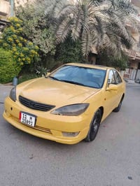 كامري 2005 للبيع مصفرة هيه وغرامات واي شي كله علية  ضررها جاملغ جهه سا...