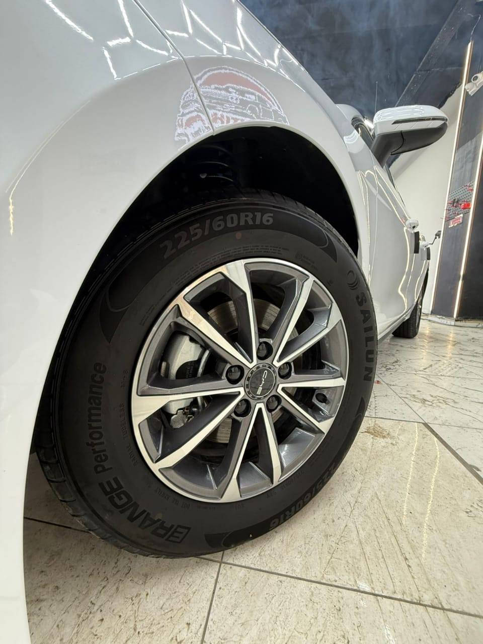 بي واي دي
دستروير ابيض 
سياره جديده ماشيه ١٦ الف 
مواصفاتها معروفه مايحتاج ونضيفه سياره بعدها ع وضع الشركه 
رقم بغداد تحويل ثاني يوم 
السعر 18.600 
*********** واتساب فقط 
او ع خاص
