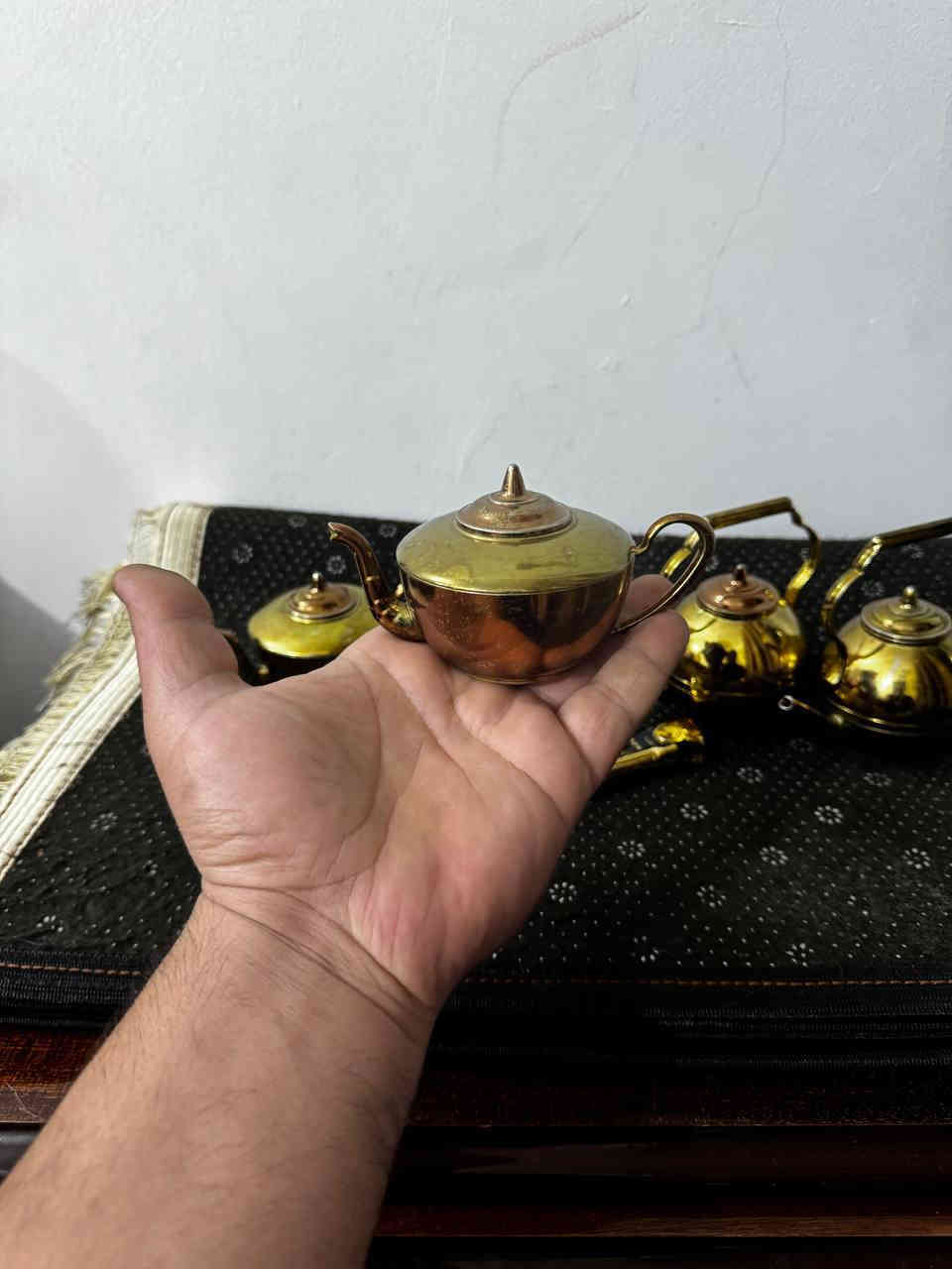 علب  مصغرات على شكل قواري قديم 
4 قطع تحف مال فاترينا بغداد ***********
