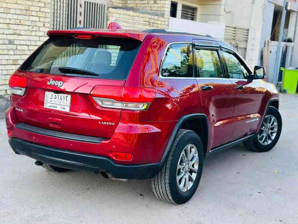 السلام عليكم 
جيب 2014 خليجي 
السيارة بيها باب مبدل اصلي نفس اللون فقط
مواصفات:-
فتحة 
داخل جلد بيجي
كامرة + حساس خلفي
كراسي ثنين كهرباء 
دفع رباعي 4*4 
مري كهرباء 
لايت ليد امامي 
لايت فول زينون 
ماوس 
اشارة مري 
السيارة نظيفة جداً ما بيها اي نقص 
السعر 215 وبيها مجال جداً بسيط 

*********** بغداد
