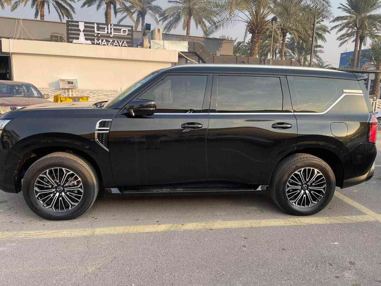 السلام عليكم 

للبيع: Nissan 2025 خليجيه
الفئة: platinum
المحرك:  6 سلندر
الموديل:2025
المسافة المقطوعة: ‏26000 k/m 
المكان : بغداد
تغليف كامل المركبة ppf 
مرقم. بغداد 

مواصفات السياره 1/1

دفع رباعي
ويل حجم 20 إنج
فتحة سقف بانورامية
كشنات جلد فاخر + تحكم كهربائي + تهوية وتدفئة للمقاعد الأمامية
نظام ملاحة (GPS) مدمج
شاشة وسطية كبيرة + شاشة عدادات رقمية
نظام صوتي فاخر BOSE مع 13 سماعة
تبريد للثلاجة الوسطية
شاشة ترفيه خلفية للمقاعد الخلفية
 تحكم من خلف الستيرن + مثبت سرعة ذكي
نظام مراقبة النقطة العمياء + تنبيه مغادرة المسار
نظام الكبح التلقائي عند الطوارئ + رادار أمامي
كاميرات محيطية 360 درجة
حساسات أمامية وخلفية
تشغيل بصمة + تشغيل عن بعد
مقاعد واسعة – فاخرة – مع نظام طي كهربائي للمقاعد الخلفية
إنارة LED أمامية وخلفية بالكامل + إنارة ترحيبية
مرآة داخلية ذكية (كاميرا مدمجة)
نظام تعليق هيدروليكي ذكي
أوضاع قيادة متعددة
نظام نزول المنحدرات + مانع انزلاق
شحن وايرلس + مداخل USB Type-C و Type-A
وباقي الموصفات المعروفه

للاستفسار : *********** بغداد, العراق
