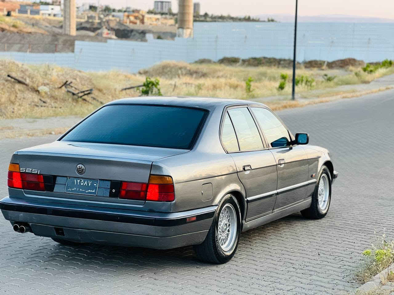 سەرەتا بەناوی خوا ماشاللە لەماڵی هەموو لایەک 
BMWبۆفڕۆشتن 
نموونه يي نيه له جوانيا 
مۆدیل 1991 ئارم پلاستيكي سليمانيه به شه رتي ئارموو ئه وه لياتت و مووس و براوه ش 
مکینە 525 كه پس ديجيتال گیڕ عاديه   به شە رتي گيرو مه كينه هه لمي ده ميشي نيه  
ته بريد ساردو گه رمم له سه ر سويچ❄️❄️❄️❄️❄️
كاره باهي هه مووي ئيش دكات  
دوو جام كاره باهيه قفل مه ركه زيه لايت زينونه سيدي هه موو شتيكي مزبوتت 
گيچه كاني هه مووي ئيش دكاتت 
 چوار تايه و ويلي لوك لوكه 
تازه پيشوو دواهي داگيراوه
سه ياره كي تا بليت توندوو تووله چركه ي تيا نييه  مالي دووسته 
هيچ ده عمو ليدراوي نيه پيشو دواهيي كه پسه 
نرخ (( 38گه لا معاله برايانه)))
***********
*********** 
له سليمانيه سياره كه ئالوو گور ناكم
