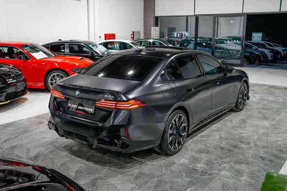 کوردی /عربی 
*********
دروستكراوي : BMW
مۆدێل : 530 
ساڵ :  2024
بزوێنەر : V4 2.0L
بگۆری بزوێنەر : AUTOMATIC 
سوتەمەنی : بنزین 
دۆخ : بەکارهاتوو
ماوەی ڕۆشتوو: 32 mile
نرخ :  46500$
تابلو ئوتومبێل : اربيل 
***********
النوع: BMW
المودیل :   530
سنة: 2024
المحرك : V4 2.0L
ناقل الحركة:AUTOMATIC 
نوع الوقود : بنزين 
الحالة: المستخدم 
عدد اميال :32 mile 
السعر:  : 46500$
رقم السیارە:اربيل
**********
***********
***********
