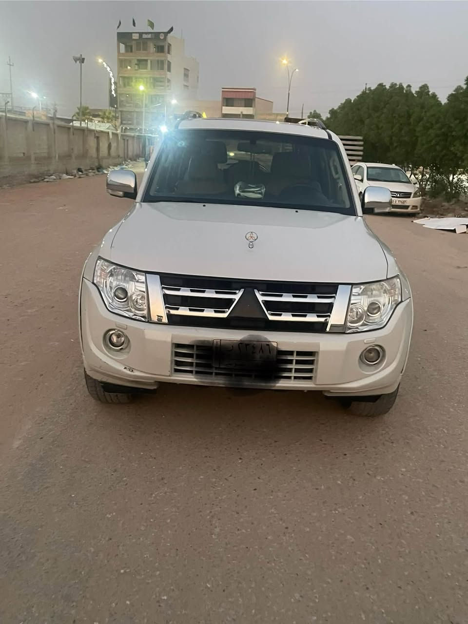 السلام عليكم باجيرو حبتور ٢٠١٤ رقم بغداد مكفوله من الصبغ ماشيه ١٨٦ محرك ٣٥٠٠ رايدها ب١٦٠ ورقه رقم ***********
