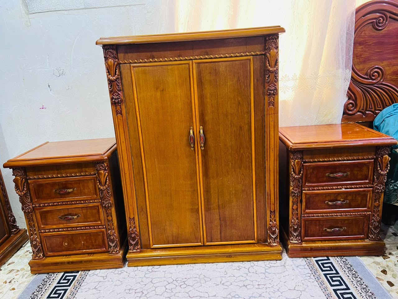 سلام عليكم غرفه نجاره نضيفه للبيع سعر مليونين وبيه مجال رقم الهاتف ***********
