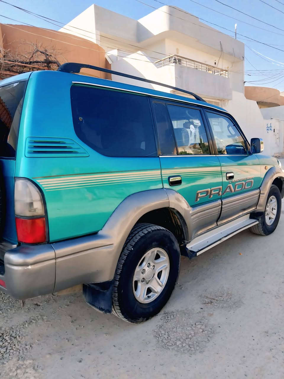 سەیارە بۆ فرۆشتن
توێتا پڕادۆ 
مۆدیل 2001
6 پستۆنە 
فوول مواسەفات 
4 جام کارەبایی 
ئاوێنە کارەبایی
گێڕ و مەکینە بەشەرت 
دەبڵ ئەکسل بەشەرت
گێڕ حادیە 
سەقف سڵایدە 
بۆیاغ کراوەتەوە بۆ جوانی 
لێدراوی نیە  
وەرگەڕاو نیە 
بەشەرتی مووس و بڕاوە 
ئاڕمی ئەسڵی بزر بوە بەس ئینساغی ئاڕمی لەگەڵە
نرخ :   57گەڵا و محامەلە
شوێن: ڕانیە 
ژ.م : ***********
ژ.م: ***********
