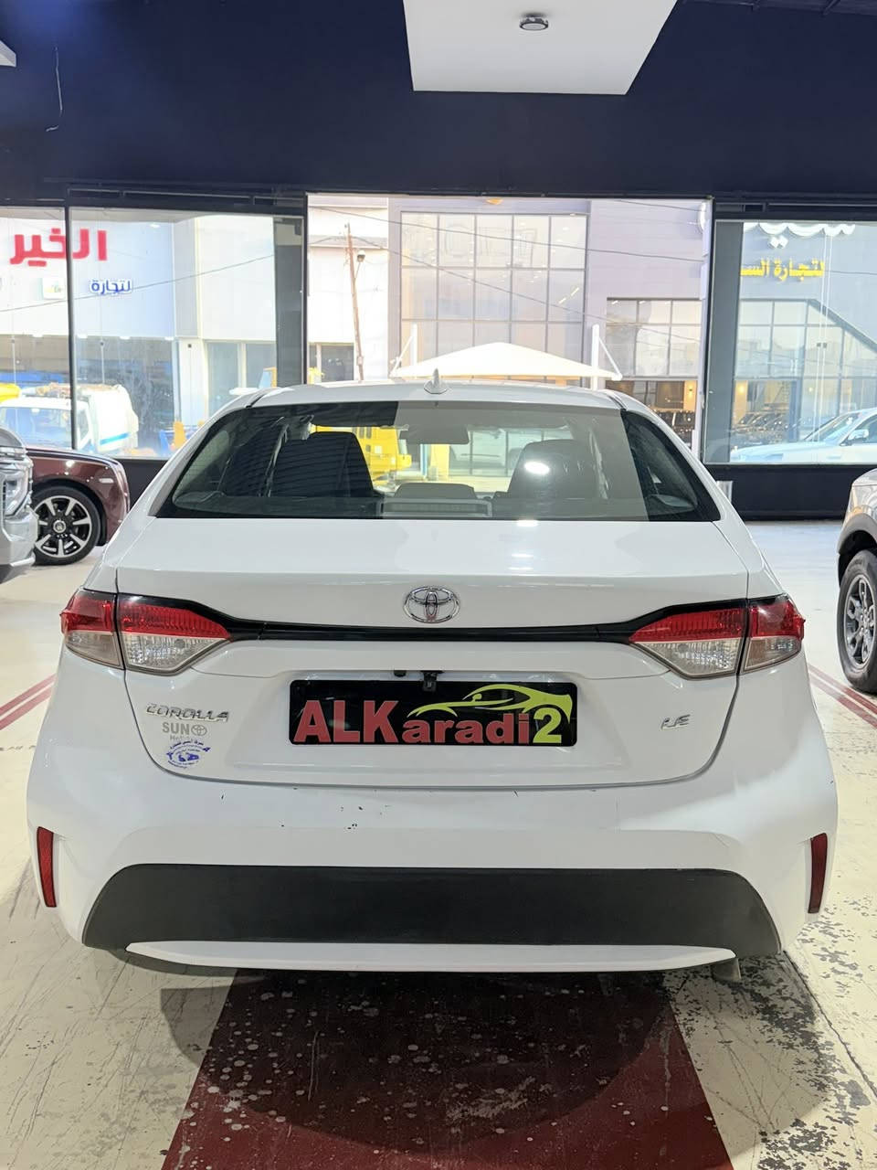 السلام عليكم
📌📌 تيوتا كورلا 
📌📌 موديل 2022
📌📌 لون سياره ابيض 
📌📌 لون داخل ابيض مطعم برصاصي 
📌📌 حادث سياره جاملغ وبنيد مصبوغ 
📌📌 سعر 147 ورقه وبيه مجال 
📌📌 مكان معارض النهضه شركة الكرادي لتجارة السيارات 
📌📌 رقم الهاتف ***********
