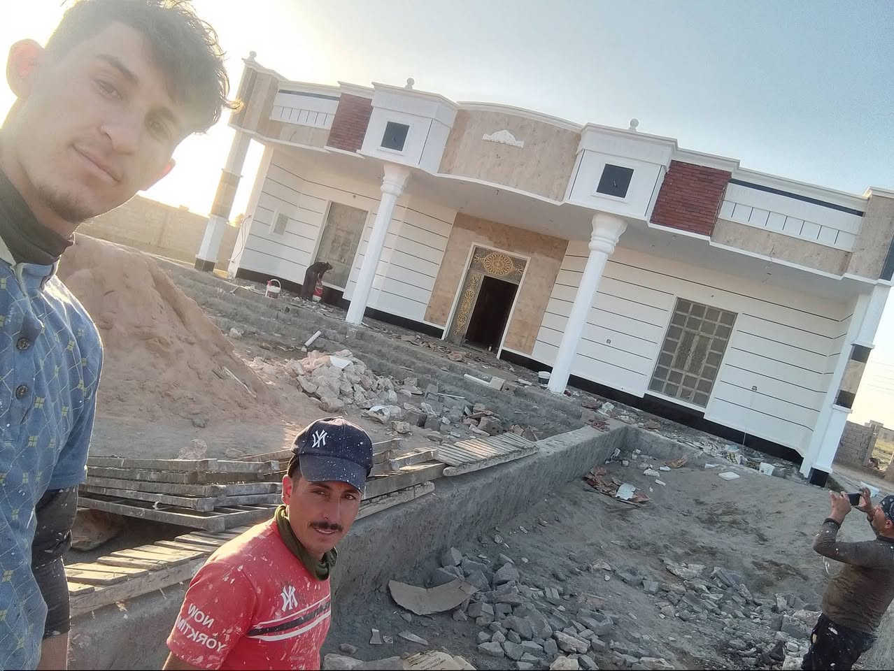 سلام عليكم متوفر كادر لبخ وطلس وديكور واجهات من الرمادي شغل درجه اوله اذا حاب تتواصل معانا تفضل واتساب 👈***********

