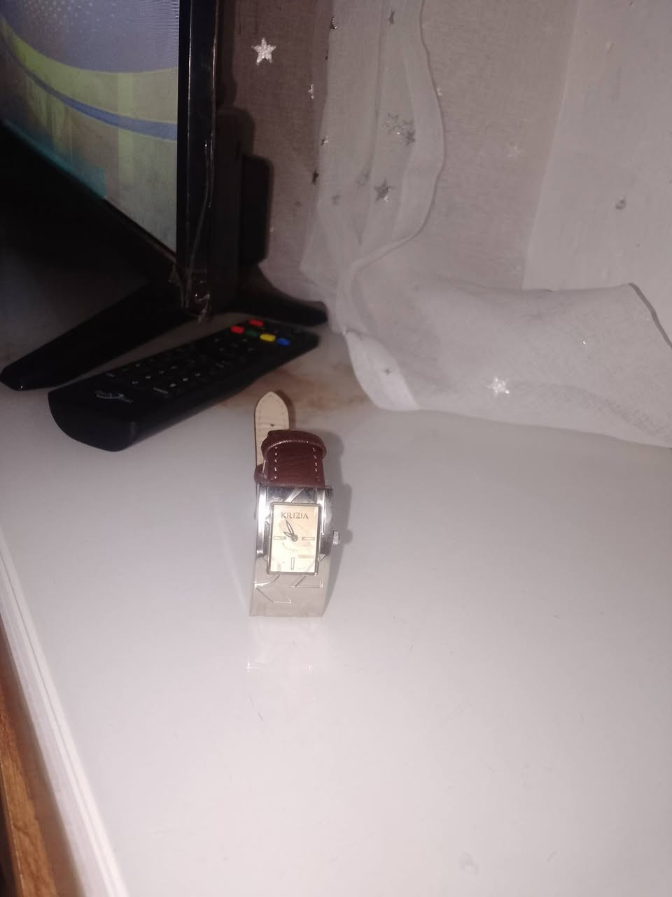 ساعه ماركه كريزا الايطاليه
بموديل ايطالي عصري نساءي
ساعه فولاذ ضد الماء والخدوش 
جلد طبيعي 100٪
سعره ١٨٠$ 
مكان بغداد توصيل متوفر
الاستفسار ***********
