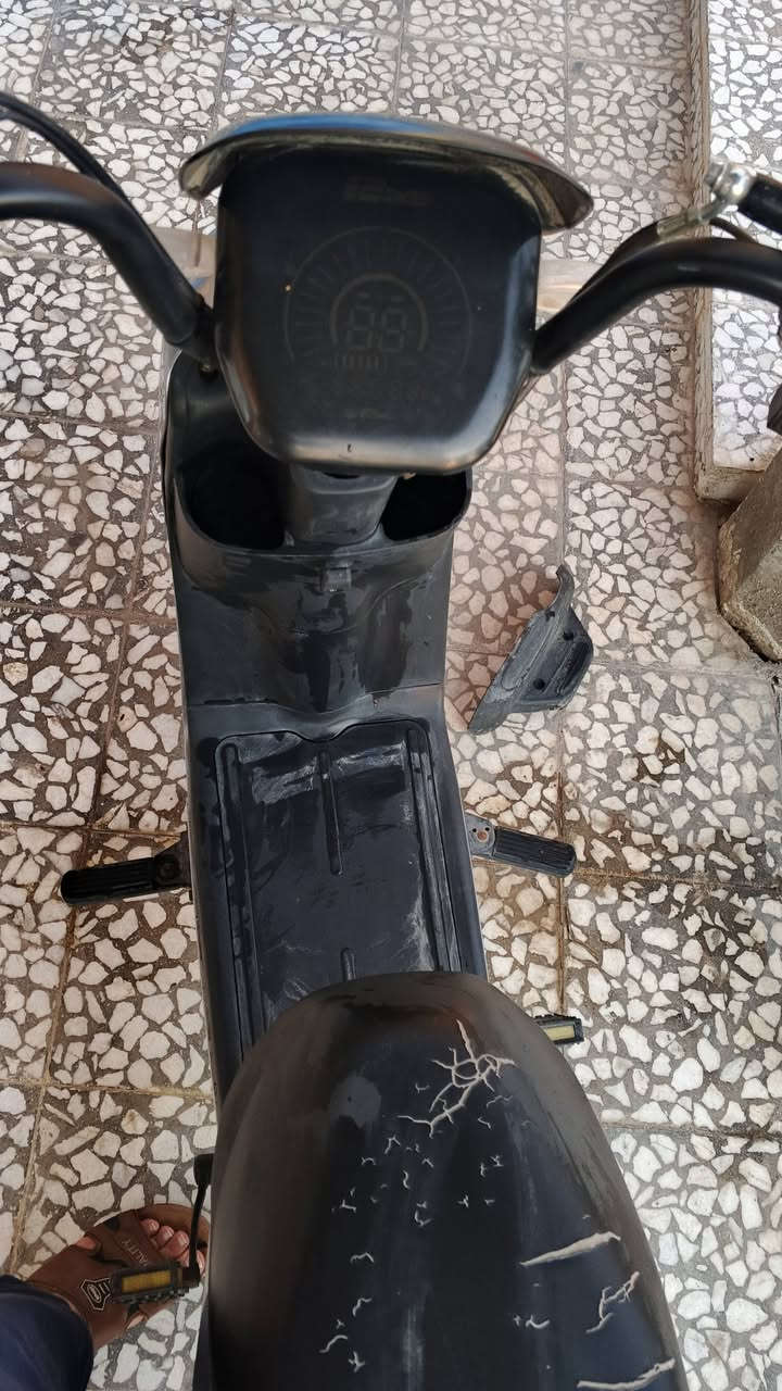 السلام عليكم عندي هذا الماطور الكهربائي هاي الصور بس تايت الكدام بنجر والسلة مشلوعة رايدو ب 350 ألف حتى الوصل مالتو موجود الماطور شغال مثل الورد هذا رقم تلفون للتواصل 
***********
