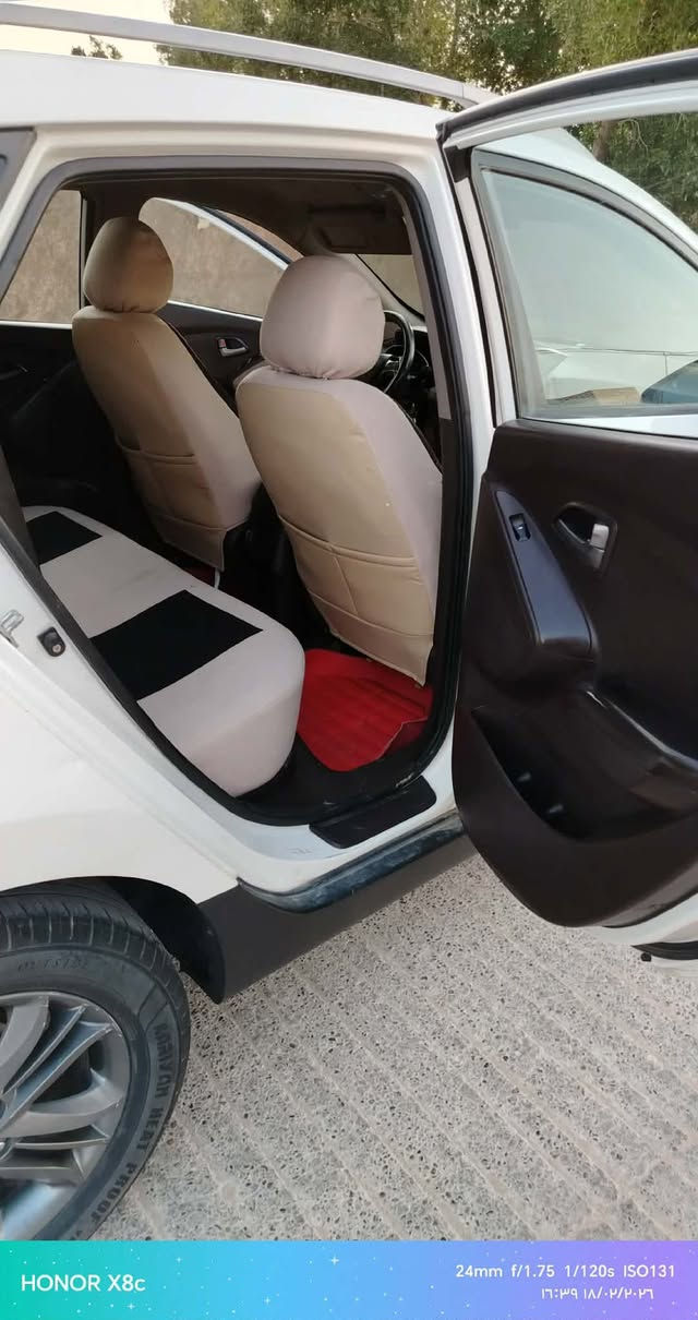 السلام عليكم ورمضان كريم
توسان 2016 خليجي للبيع 
السياره حلوه ونظيفه واستخدام بيت 
محرك كير تبريد مكفولات 
بيه بس باب خلف السائق مبدله وبارد بالجاملغ الأمامي 
السياره محركه 2000 دوش 
خمس ويل كب اشاير بالمري شاشه لمس 
مضخم خلفي 
السياره جاهزه من كل النواحي 
رقم نجف الماني سنويه 2027
السياره بسمي ثاني يوم التحويل 
154 وبيه مجال للشراي 
التواصل ‭0783 378 2108‬
