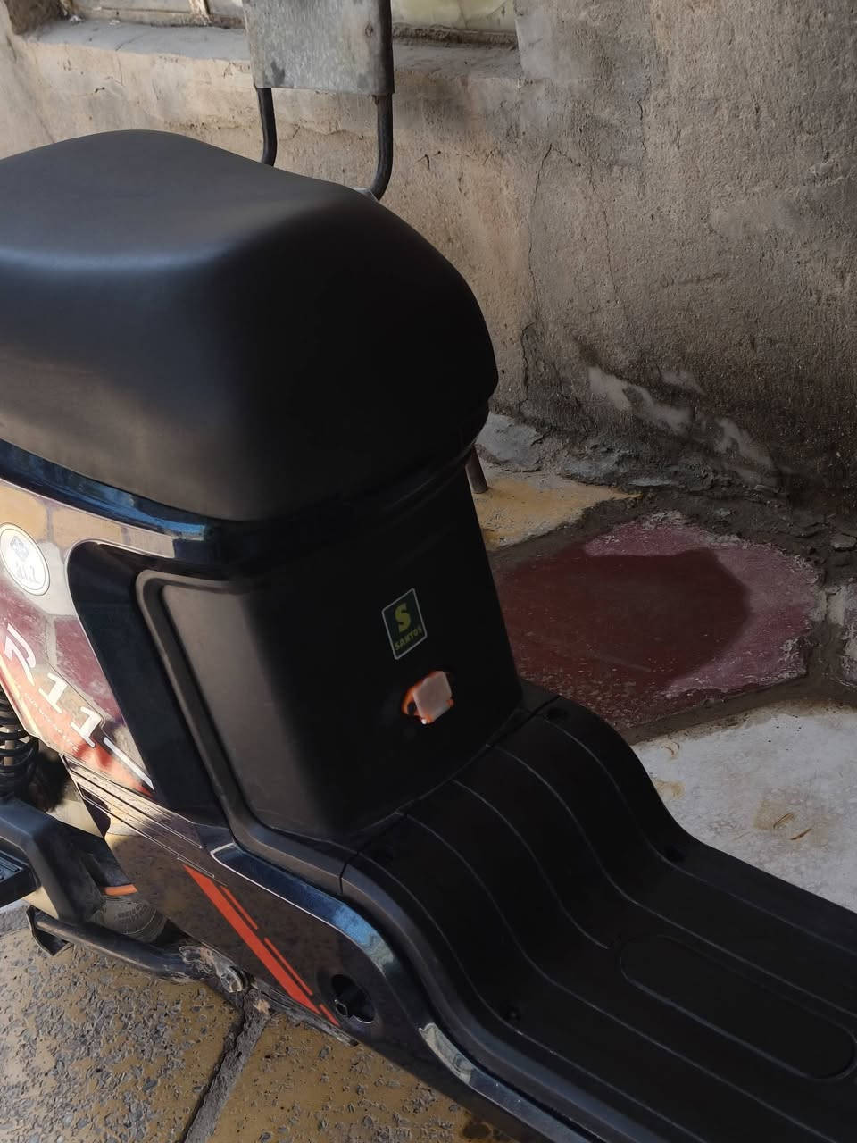 دراجه شحن r11 للبيع سعرها مناسب
الملف مالتها 2000w
تواير جوبلس 
بيها بك R
ومثبت سرعه 
دراجه بعدها جديده مامتعوبه 
موديل 26
رقمي  ***********
