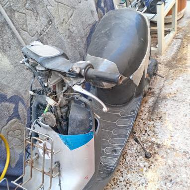 دراجه بطه تشتغل بس عوزها ترتيبات بصيطه مكانها السماوه مركز المدينه سعرها جدا مناسب ***********
