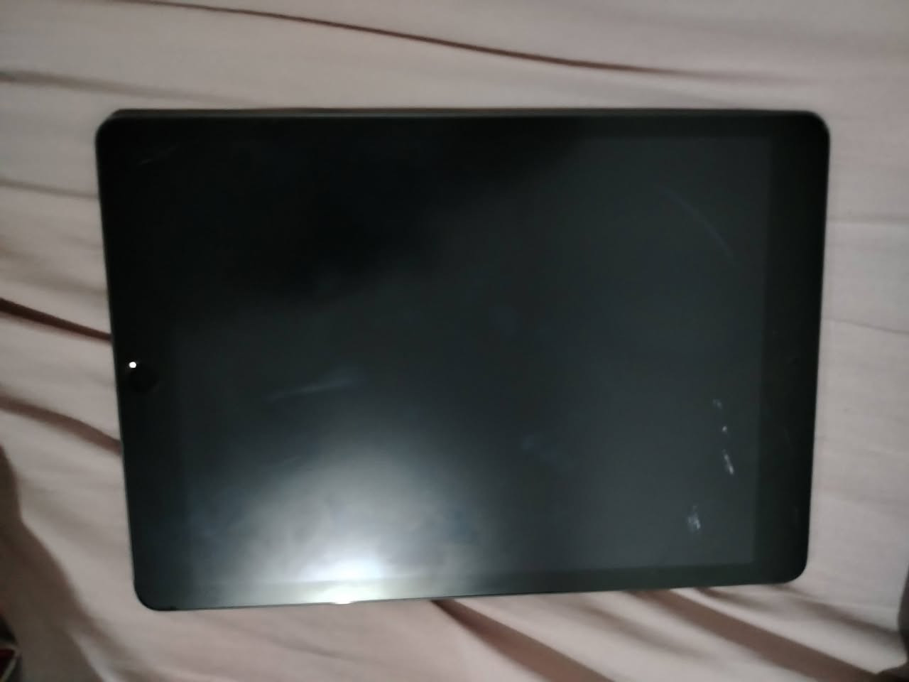 سلام عليكم شباب ايباد ايفون 9 للبيع جهاز صار شهر من ماخذه جلغ مابي بس بل لزكه مال شاشه فطر السعر 350 وبيه مجال للاستفسار ***********
